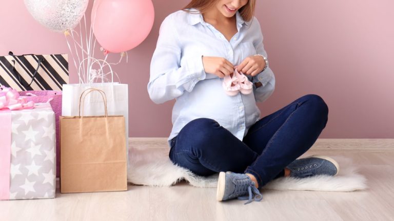 出産祝いで人気のプレゼントとは 金額の相場や贈る時期など徹底解説