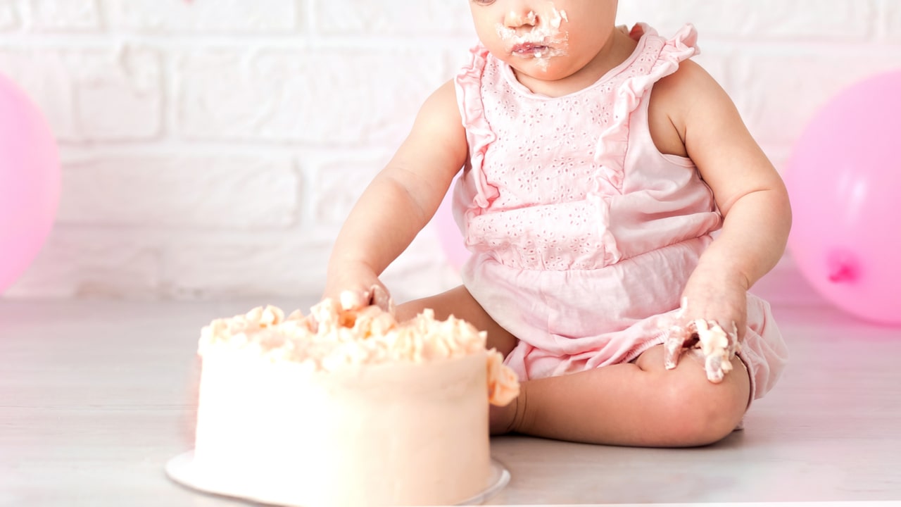 ハーフバースデーのお祝いはどうする 飾り付けや離乳食 人気のプレゼントについて徹底解説